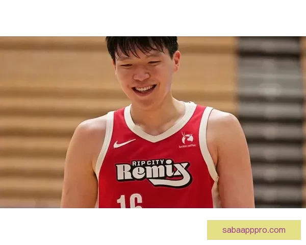 12.6秒逆转制胜杨瀚森含泪微笑拼搏精神感动全场手臂血痕依旧灿烂笑容显英雄气概